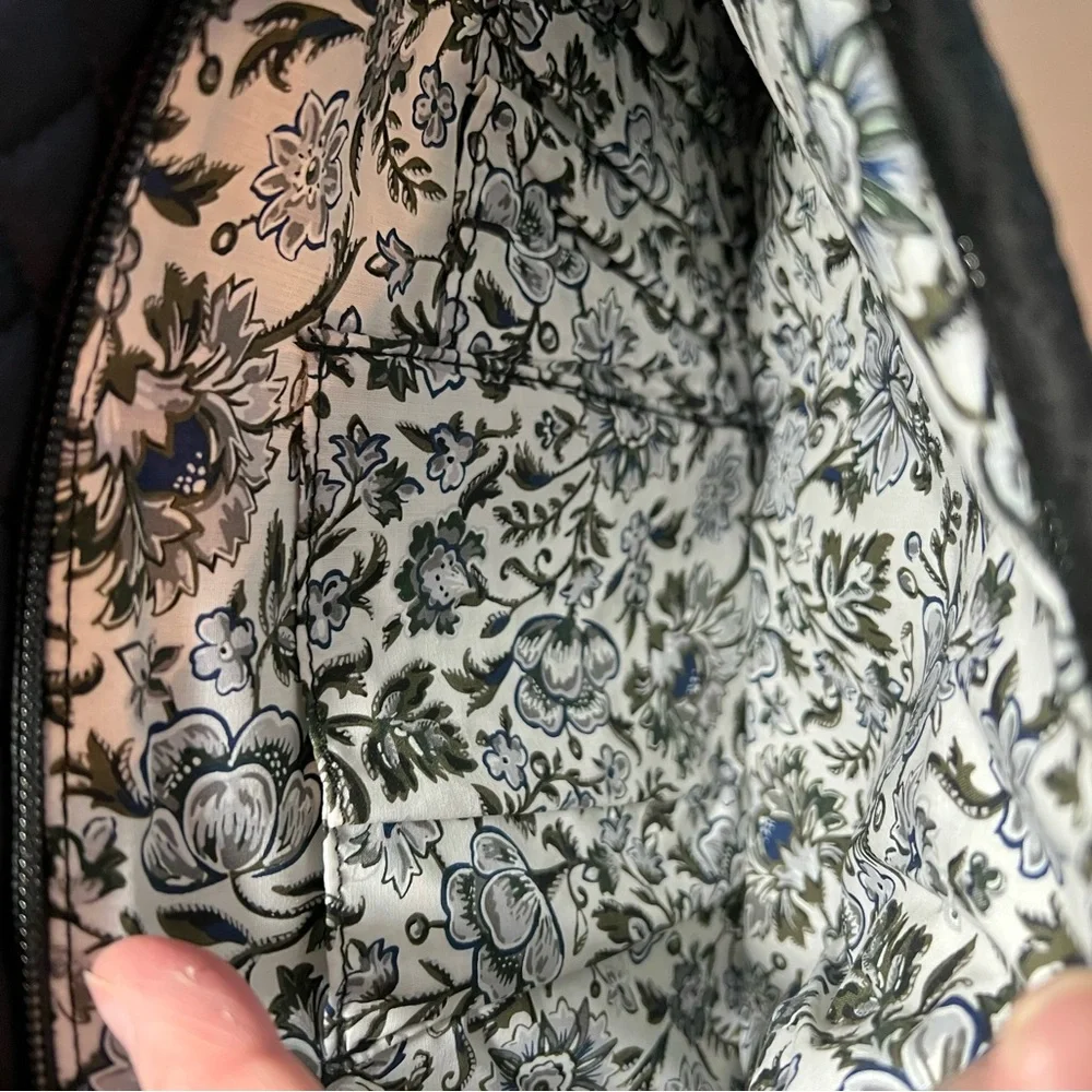 Vera Bradley nice sleeve